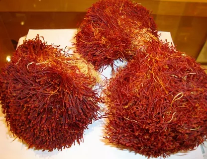 تصویر 3 از زعفران دسته مثقالی با ظاهر منظم و کیفیت مناسب